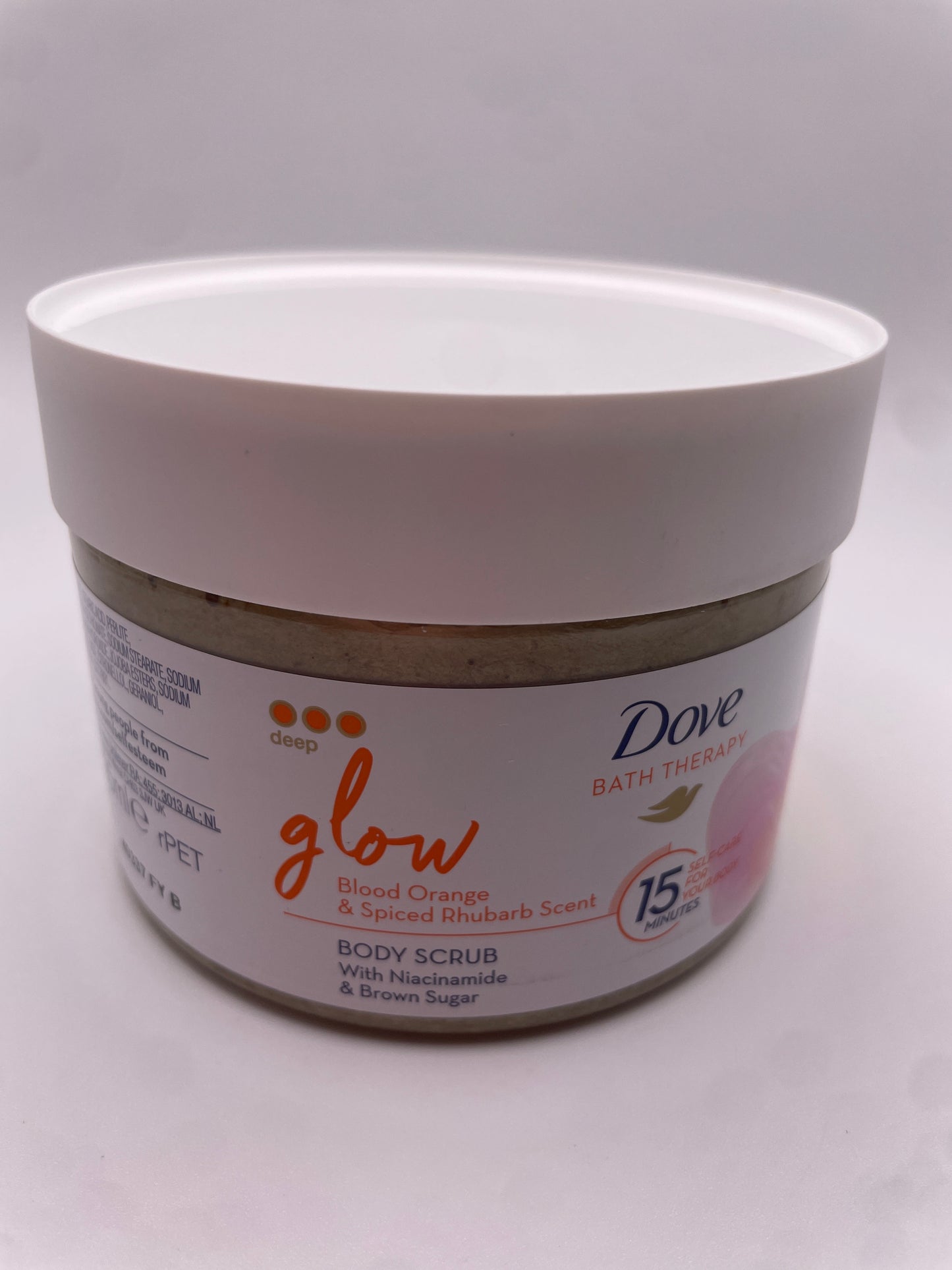 Dice Bath Therapy
glow
Blood Orange
& Spiced Rhubarb Scent
BODY SCRUB
With Niacinamide & Brown Sugar